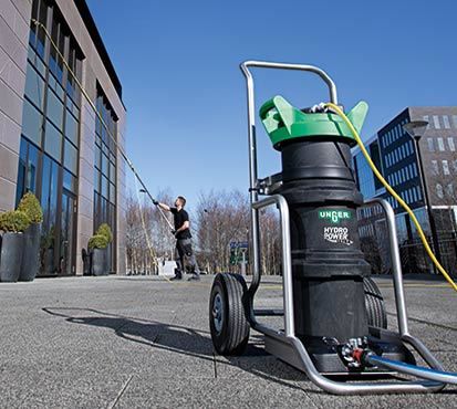 Reinwasser Reinigungssystem (für Glas- und Hausfassaden) (© Unger Germany GmbH ungerglobal.com) Reinwasser Reinigungssystem (für Glas- und Hausfassaden)